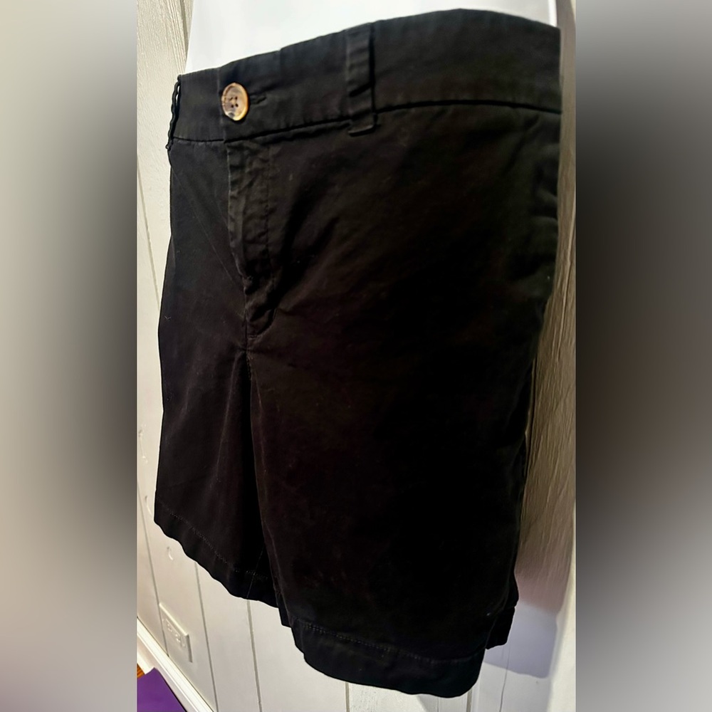 Old Navy Women's Black Everyday Shorts - Picture 4 of 6